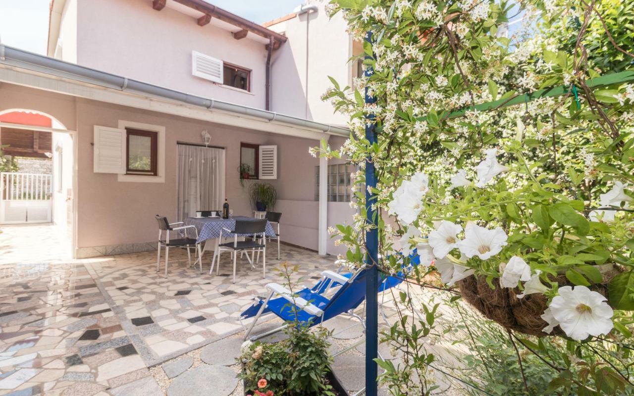 Holiday Home Nadia Pula Bagian luar foto